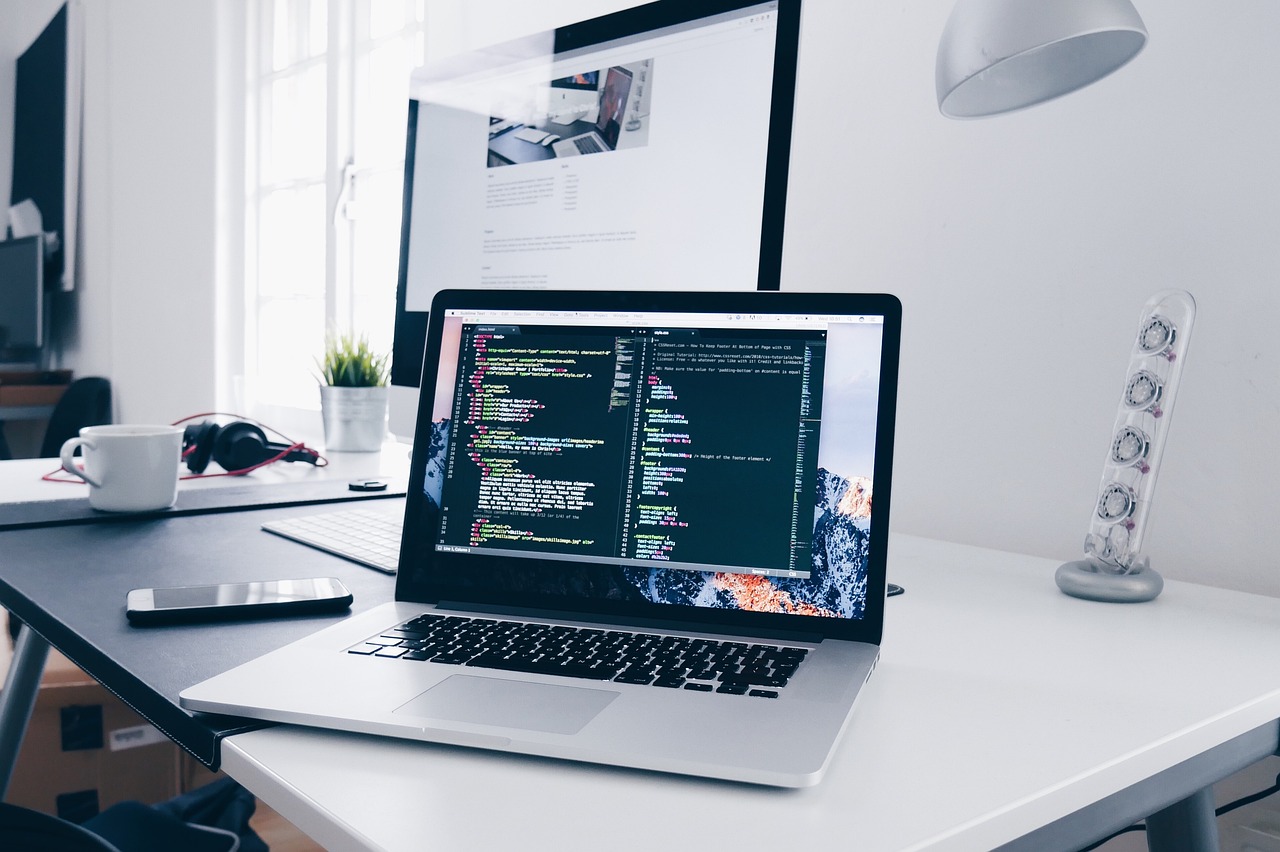 Codage Web Image d'un ordinateur avec des lignes de codes